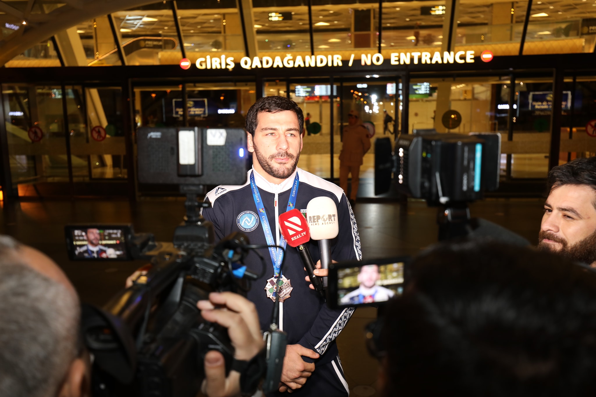Millimiz vətənə geri dönüb