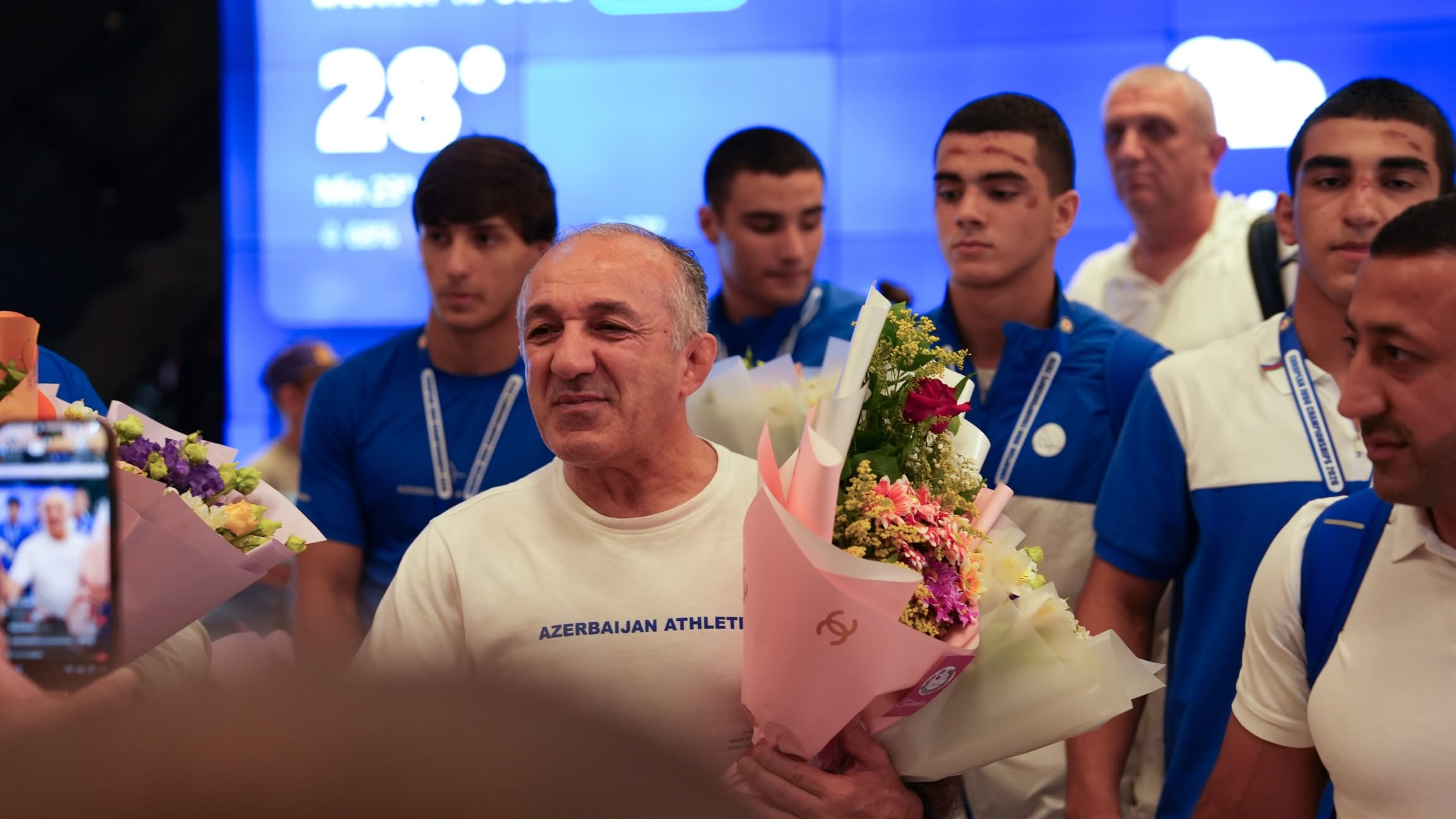 Yeniyetmələrdən ibarət milli komanda Vətənə döndü