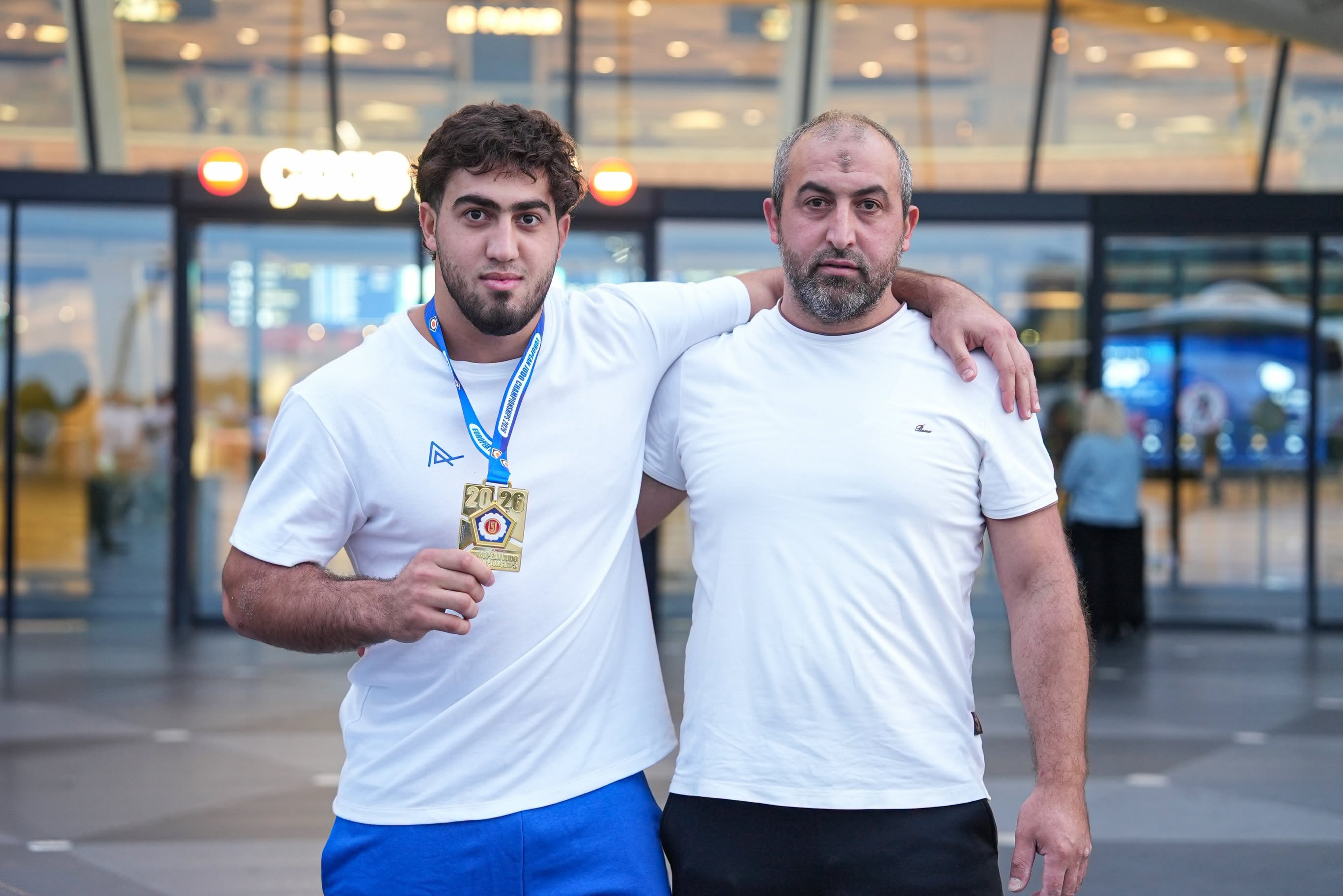 Avropa çempionatında 5 medal qazanan Azərbaycan milli komandası Vətənə qayıdıb