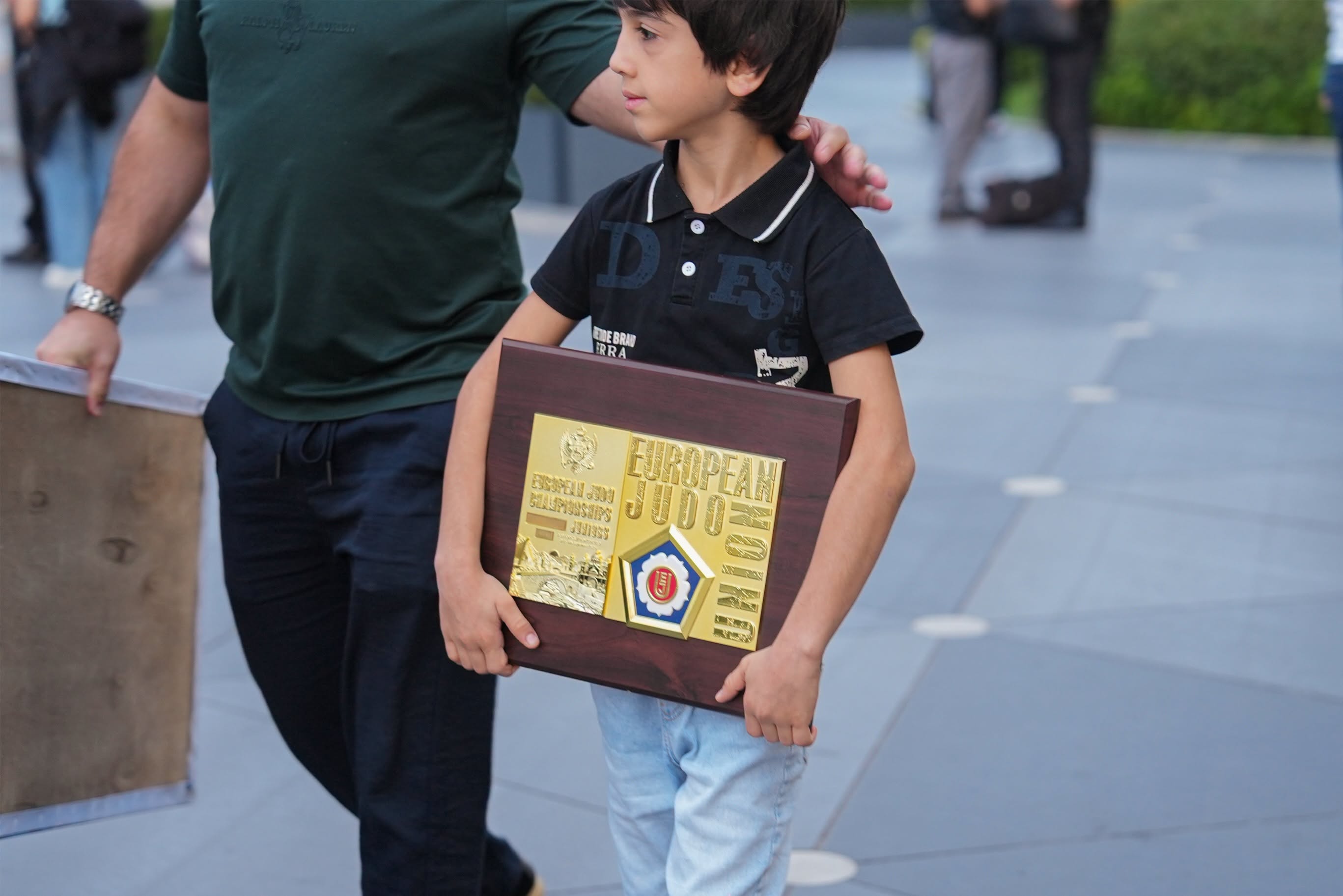 Avropa çempionatında 5 medal qazanan Azərbaycan milli komandası Vətənə qayıdıb