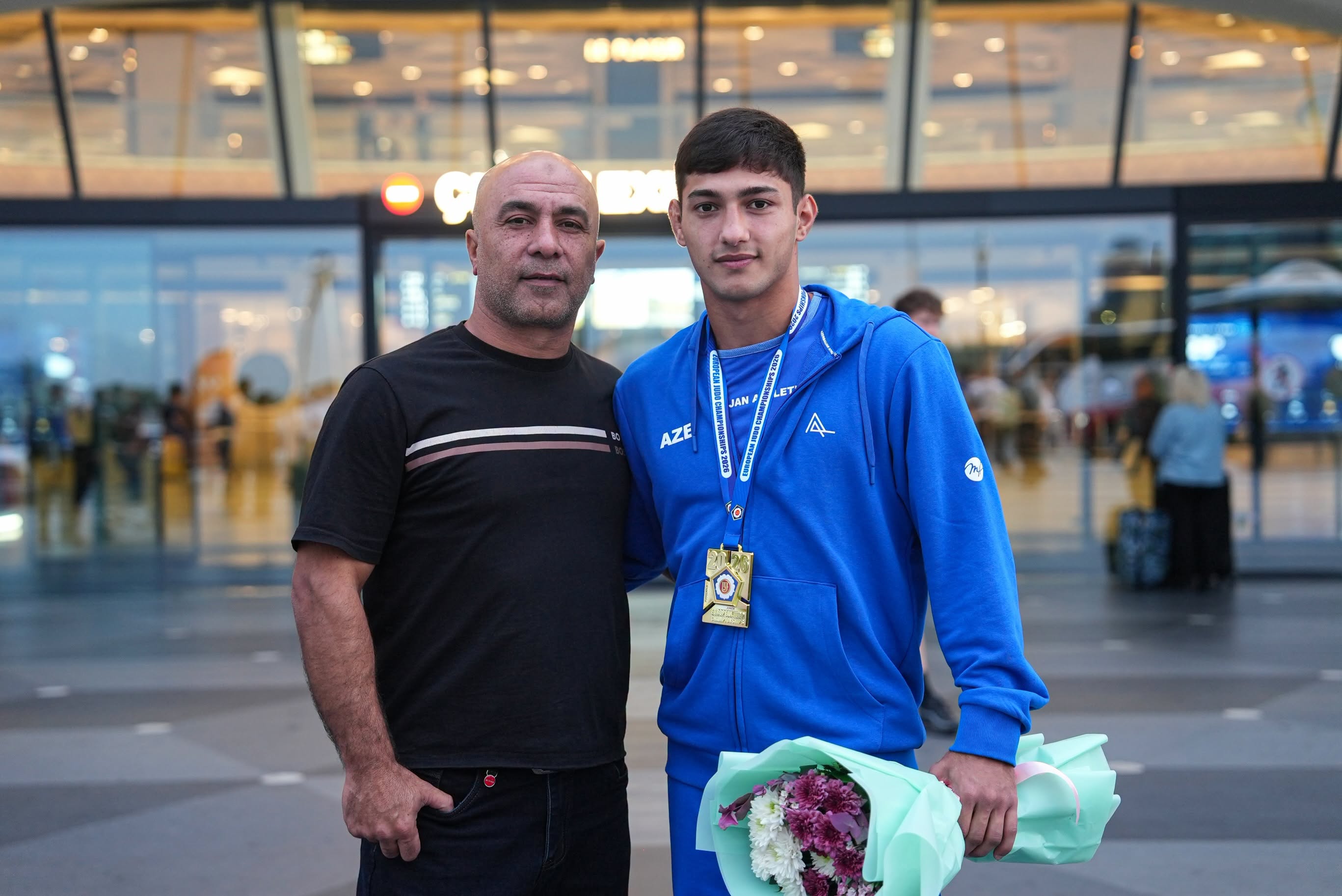 Avropa çempionatında 5 medal qazanan Azərbaycan milli komandası Vətənə qayıdıb