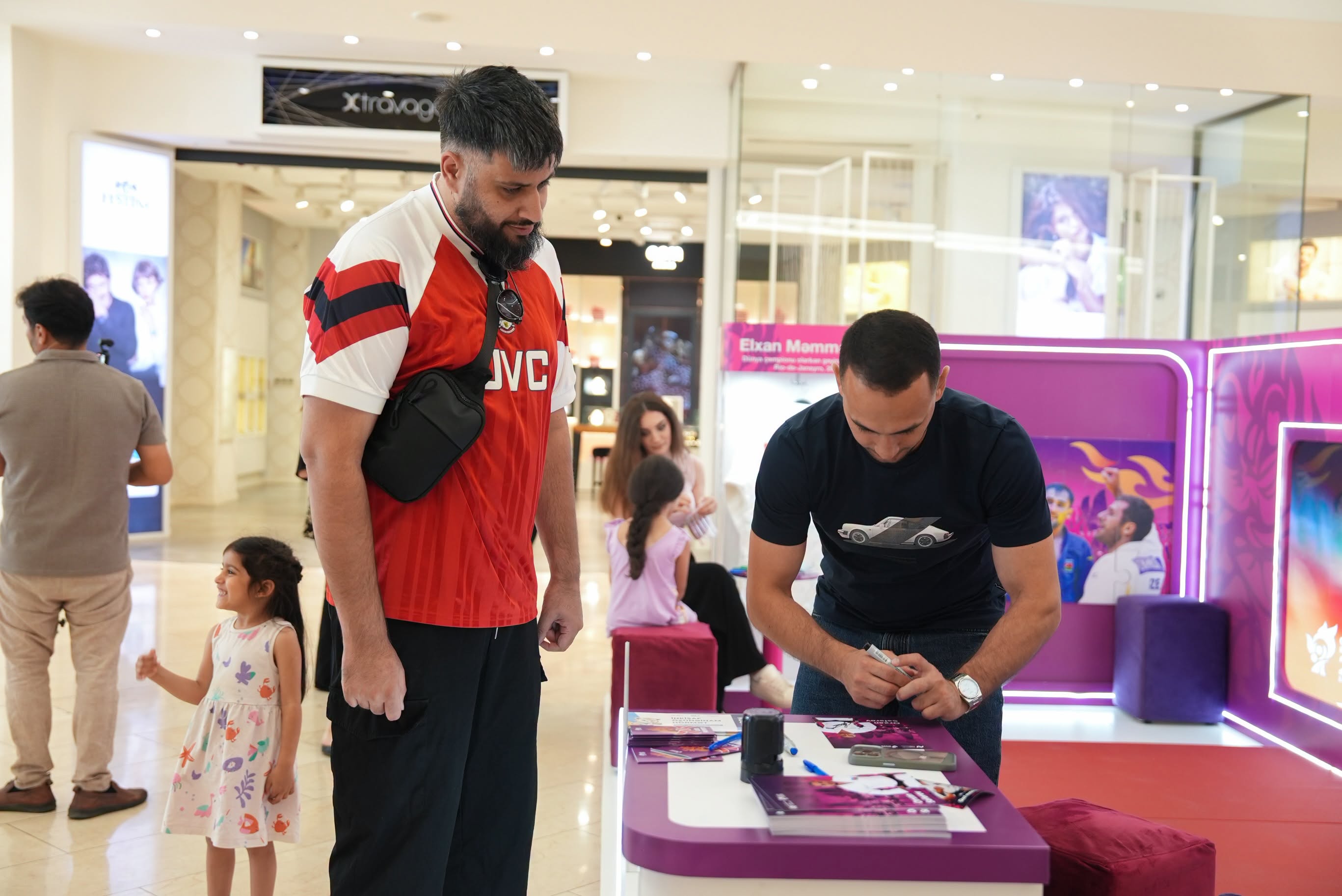 Orxan Səfərovun imza mərasimi keçirilib