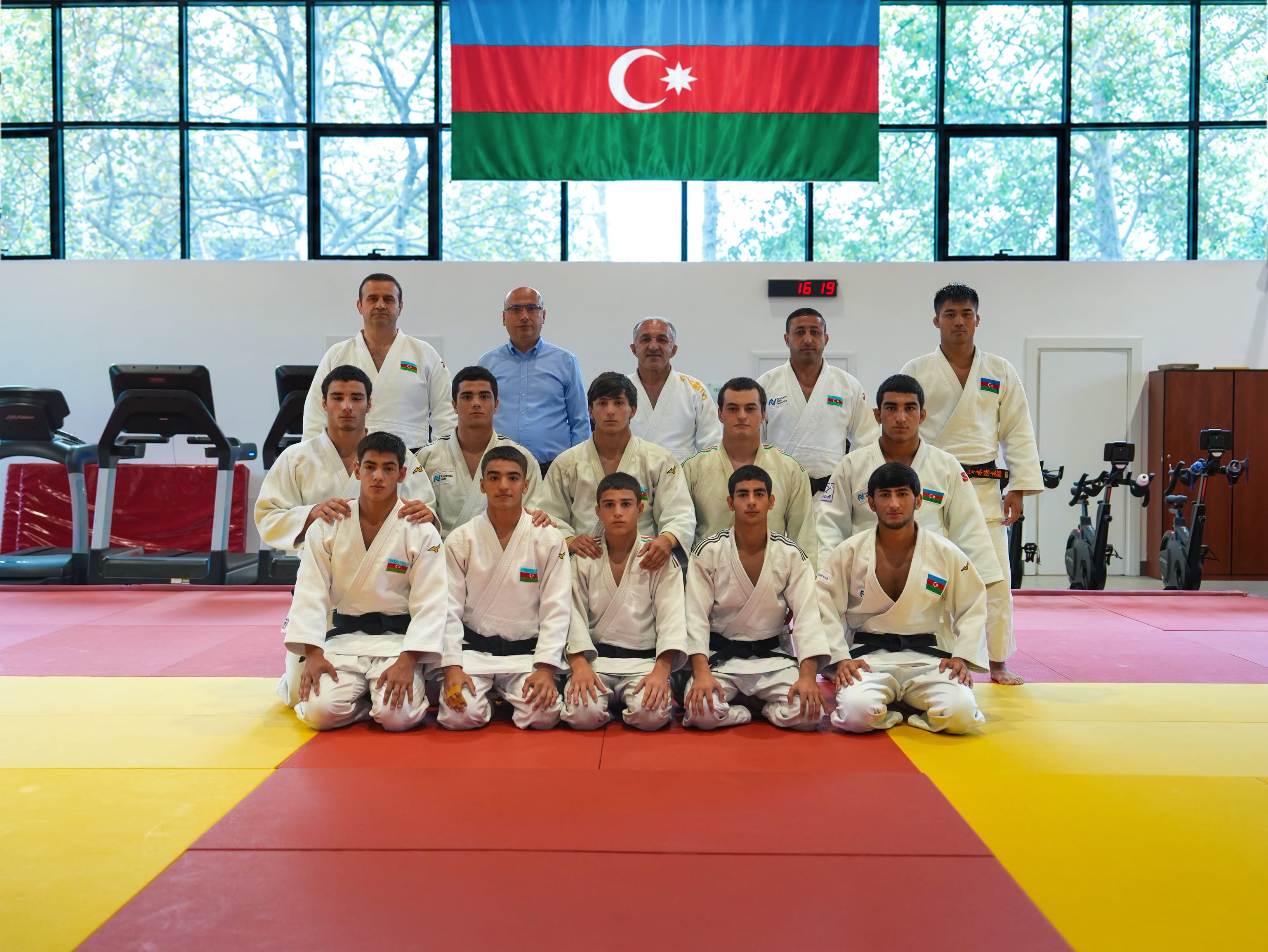 Dünya çempionatında iştirak edəcək yeniyetmə oğlanlardan ibarət Azərbaycan milli komandasının üzvləri ilə görüş keçirilib